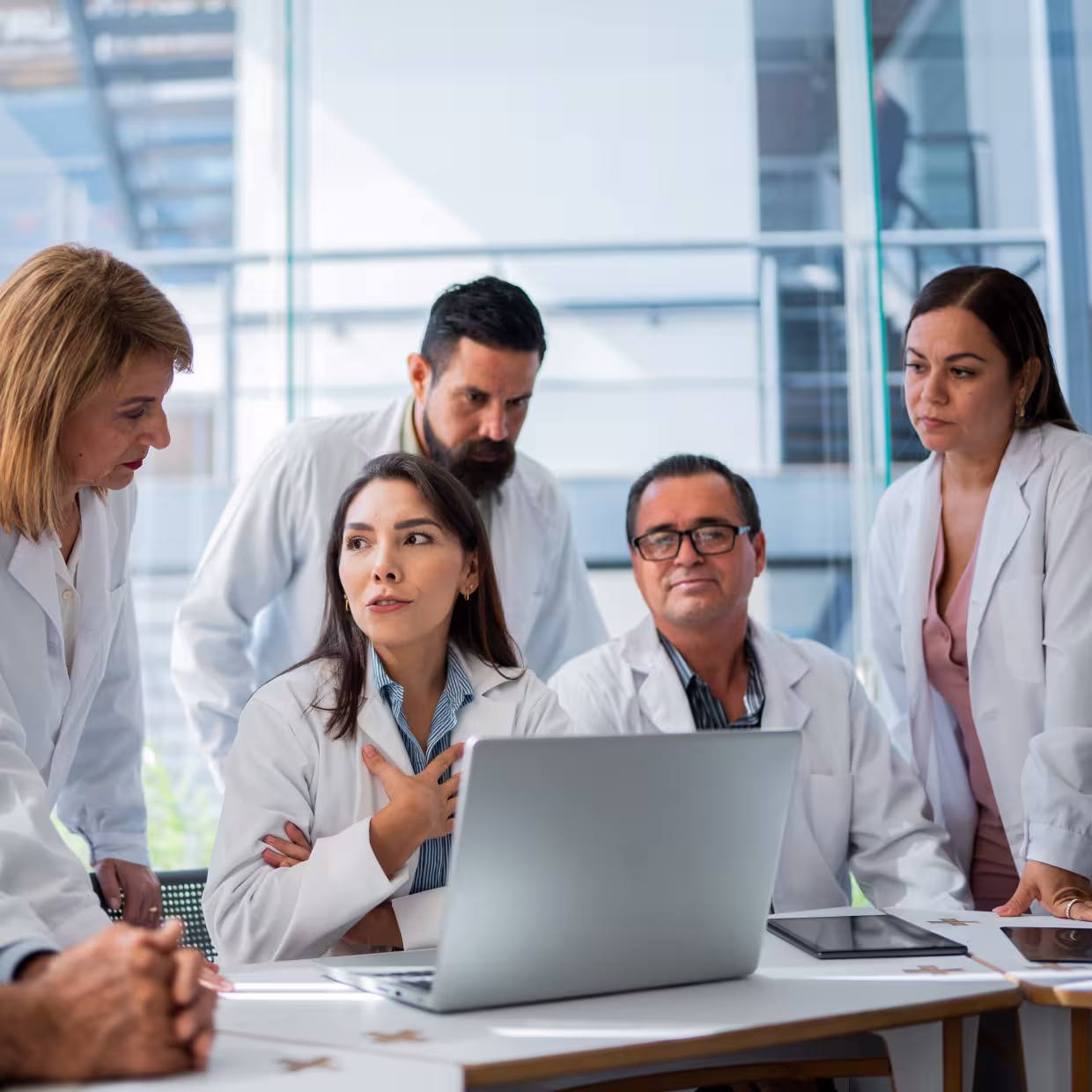 Doctor around a laptop